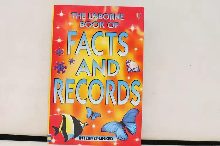 The Usborne Book of Facts and Records: Internet-Linked (Facts and Lists Internet Linked)