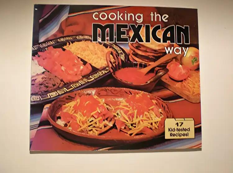 Cooking the Mexican Way: Revised and Expanded to Include New Low-Fat and Vegetarian Recipes (Easy Menu Ethnic Cookbooks)